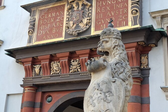 Vienna City Walk 3h - Unpacked & Hidden Places (DE/EN) - Colonna della Peste and Peterskirche: symbols and Baroque pride in close range