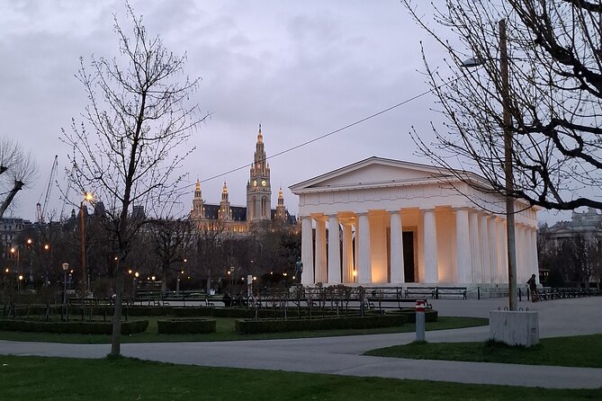 Vienna City Walk 3h - Unpacked & Hidden Places (DE/EN) - Imperial and cultural add-ons: Kunsthistorisches Museum, Albertina, Schatzkammer, and the Spanish Riding School