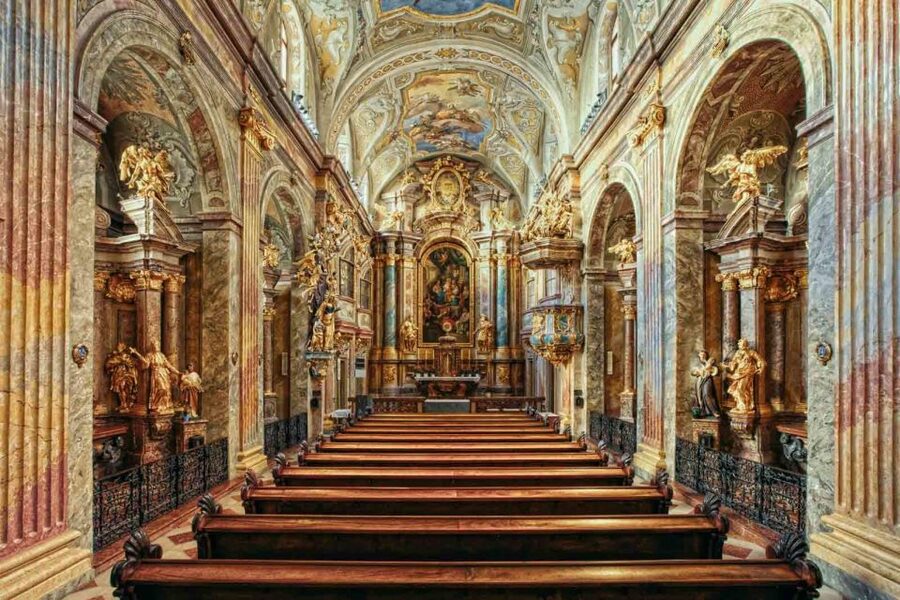 Vienna: Classical Concert in St. Anne's Church (Annakirche) - Inside St. Anne’s Church: beauty, acoustics, and the comfort reality