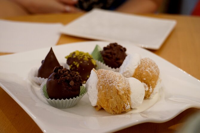 Vienna Coffee, Cake & Pastries Tour with Local Stories - Key things you will notice right away
