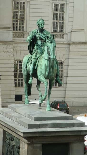 Vienna: Essential History Walking Tour - Getting oriented fast: Michaelerplatz 3 to the imperial core
