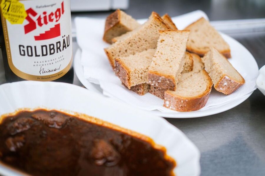 Vienna Food Tour: Dishes, Wine, Street Food & Culture - Seasonal strudel and coffee or tea: the finish that ties it together