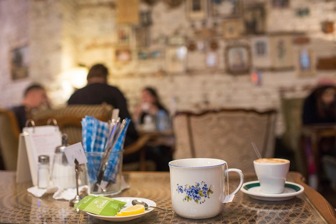 Vienna for Food Lovers: Cafés, Markets & Austrian Cuisine - Guide style and small-group energy, why it feels personal