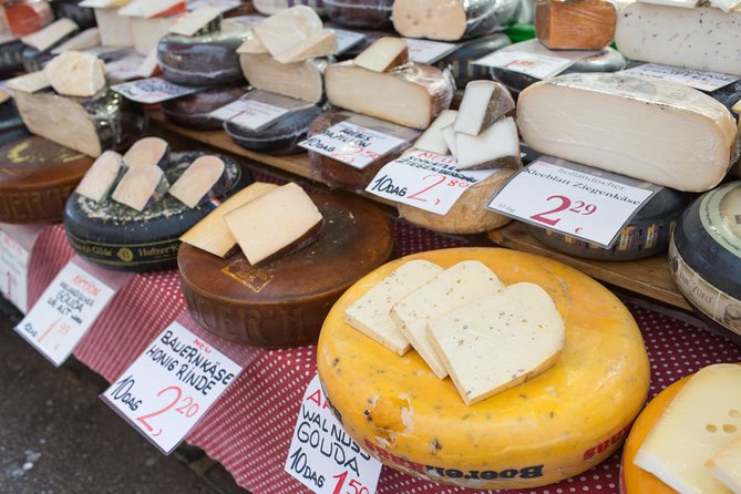 Vienna for Food Lovers: Cafés, Markets & Austrian Cuisine - Your morning starts in Vienna’s classic core, then moves outward