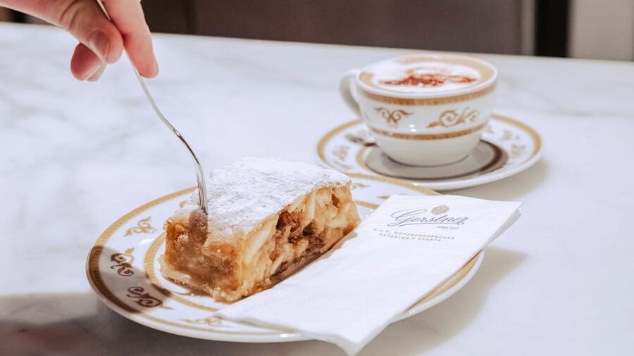Vienna: Gerstner KuK Hofzuckerbäcker Baking Show & Tasting - The 20-Minute Strudel Show: What You Actually See
