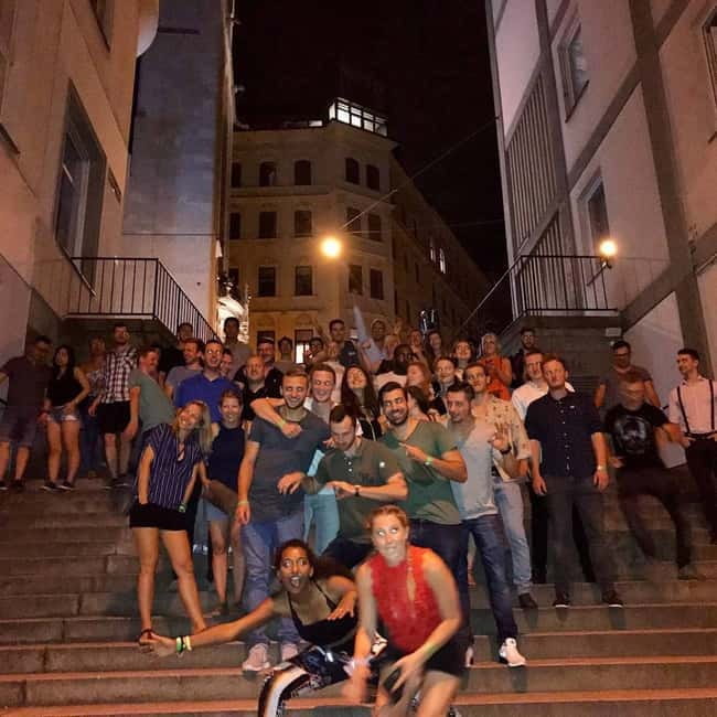 Vienna: Guided Pub Crawl with Club Entry - ra’mien Bar and the club-entry finish