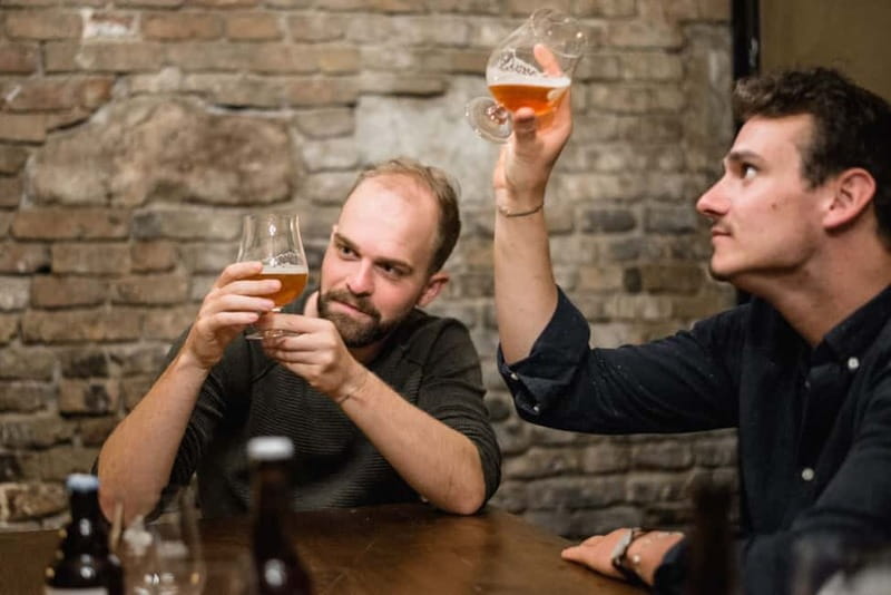 Vienna: Guided Regional Beer Tasting Experience - Your local beer expert: English or German, with personality