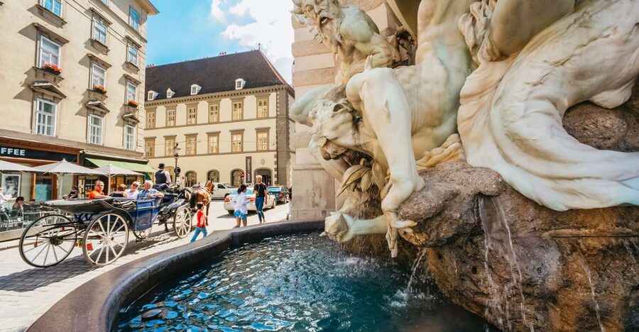Vienna: Guided Walking Tour of City Center Highlights - Spanish Riding School Exterior and Lipizzaner Training Areas