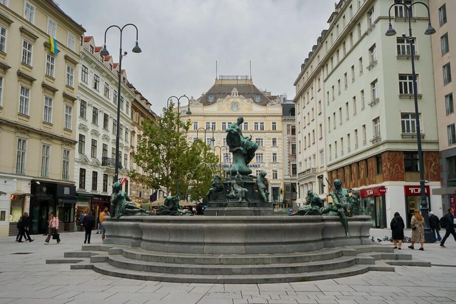 Vienna: Guided Walking Tour of City Highlights & Hidden Gems - St. Stephen’s Cathedral Finish: Gothic Wow, Then Food Nearby