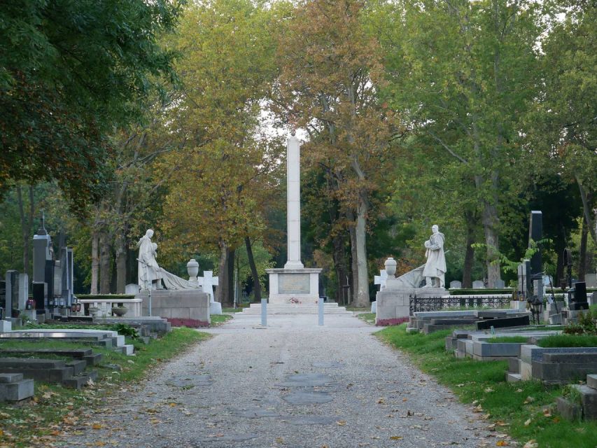 Vienna: Guided Walking Tour of the Central Cemetery - Ornate grave decorations and final inscriptions you can actually read