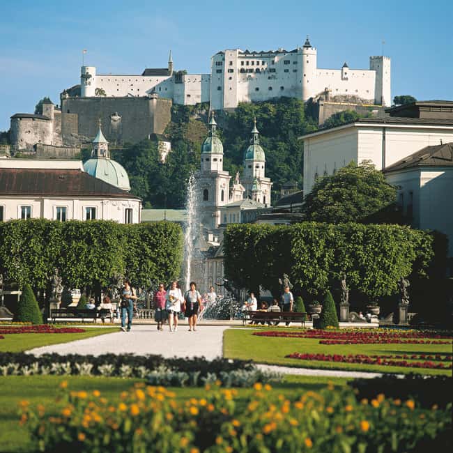 Vienna: Hallstatt and Salzburg Day Tour - Meeting point near Vienna’s Opera and what to expect when you arrive