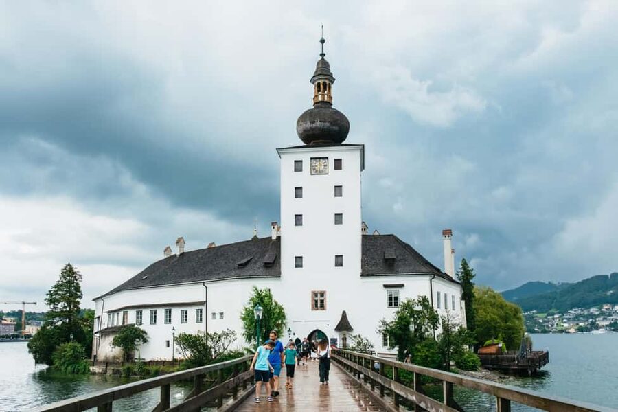 Vienna: Hallstatt Day Trip with Boat Ride Option - Food, shopping, and the cash question