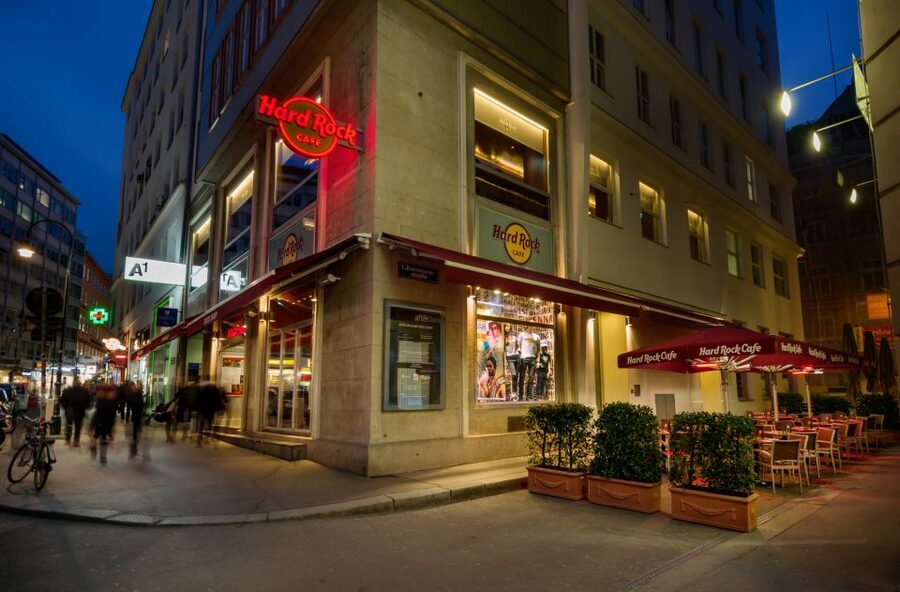 Vienna: Hard Rock Cafe with Set Menu for Lunch or Dinner - Hard Rock Cafe Vienna: the mix of old-school Vienna and rock culture