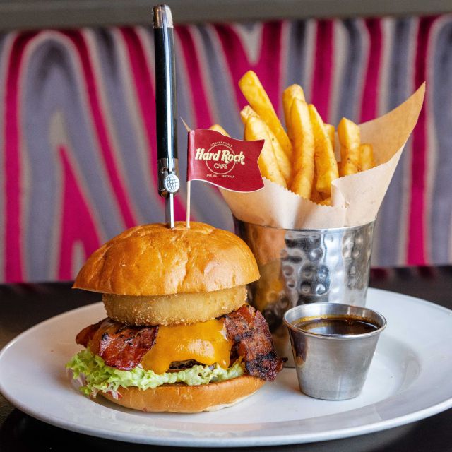 Vienna: Hard Rock Cafe with Set Menu for Lunch or Dinner - Food reality check: smashed burgers, chicken, and the vegan option that actually hits