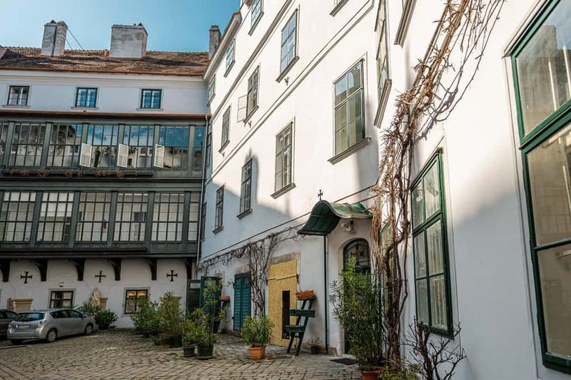 Vienna: Hidden courtyards Guided walking tour - How the 2-Hour Walk Works, Step by Step