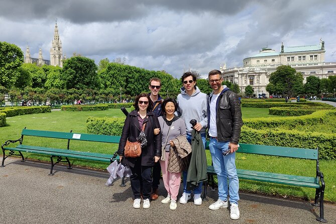 Vienna Highlight Tour - yue walk - The Hofburg and Heldenplatz: power, wings, and grand civic buildings
