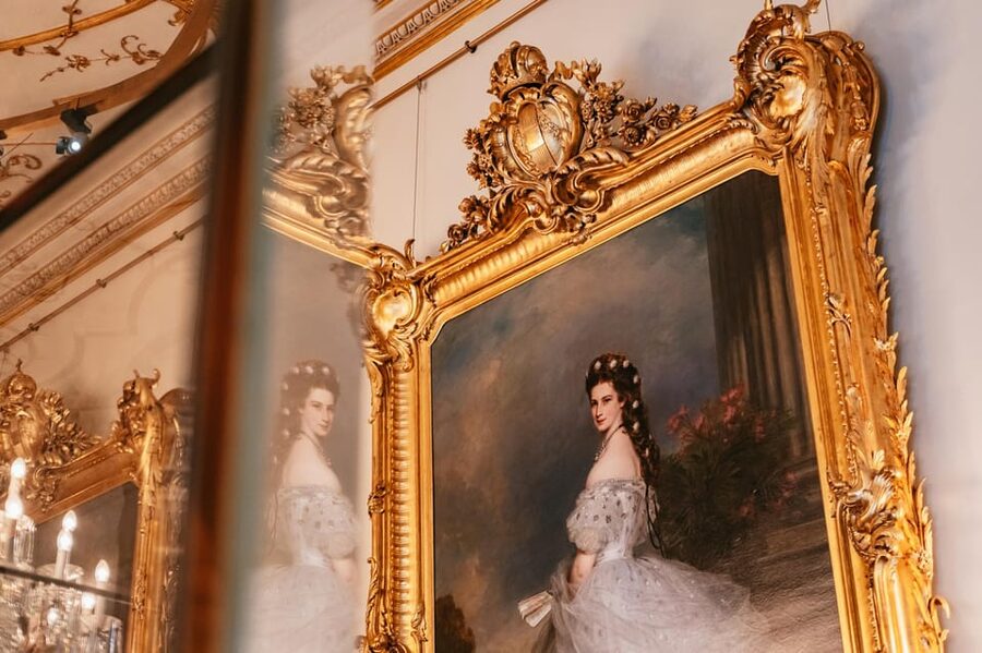Vienna: Hofburg and Empress Sisi Museum Guided Tour - Albertina Platz meet-up and the short walk to the palace
