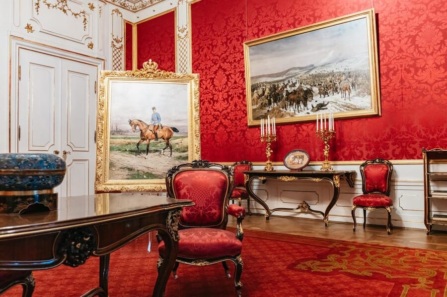 Vienna: Hofburg and Empress Sisi Museum Guided Tour - Lipizzan stables and Hofburg courtyards before the imperial rooms
