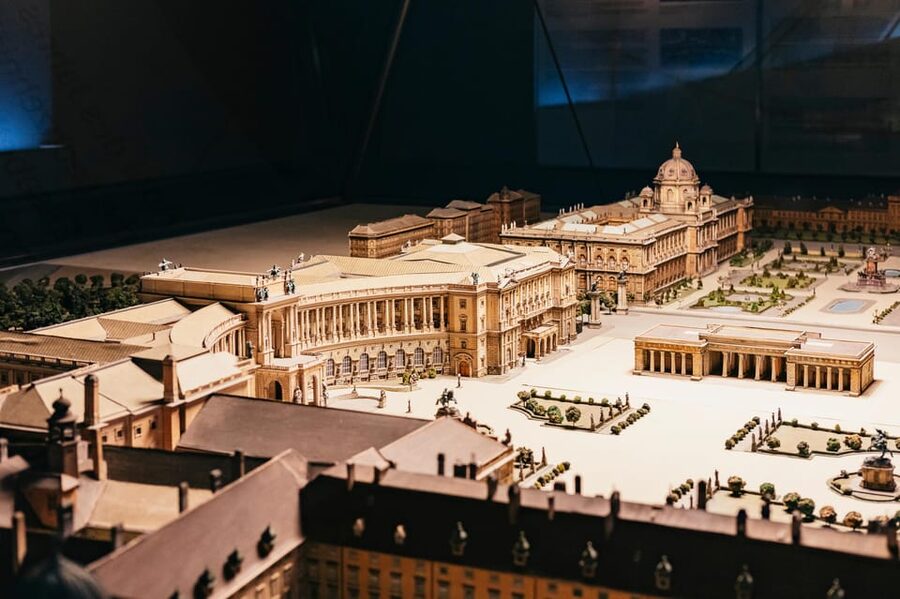 Vienna: Hofburg and Empress Sisi Museum Guided Tour - Pacing, group size, and what two hours really means