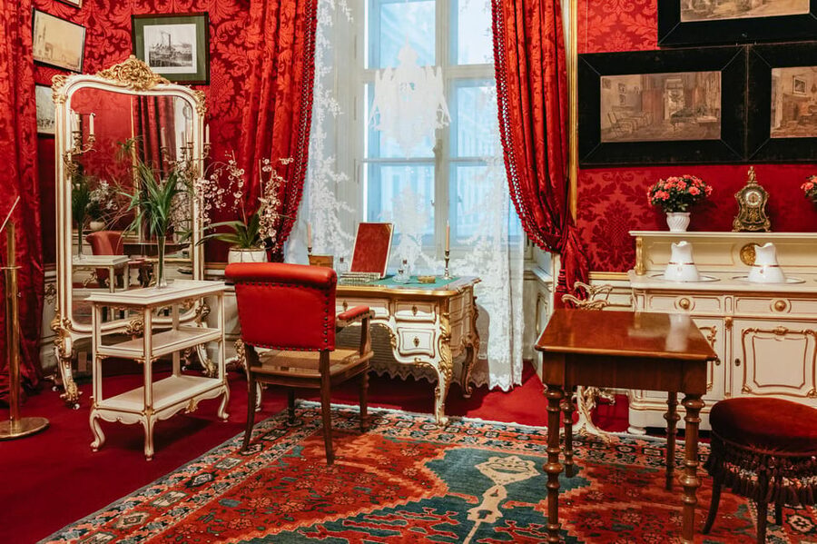 Vienna: Hofburg and Empress Sisi Museum Guided Tour - Who should book this Hofburg and Sisi tour?