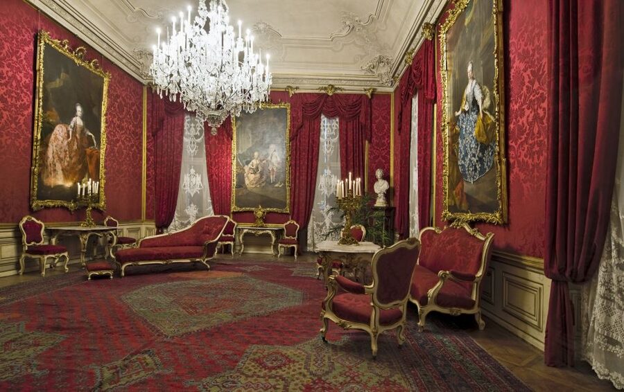 Vienna: Hofburg Palace and Sisi Museum Skip-the-Line Tour - Old Town highlights on the 4-hour option: St. Stephen’s and the Trinity column