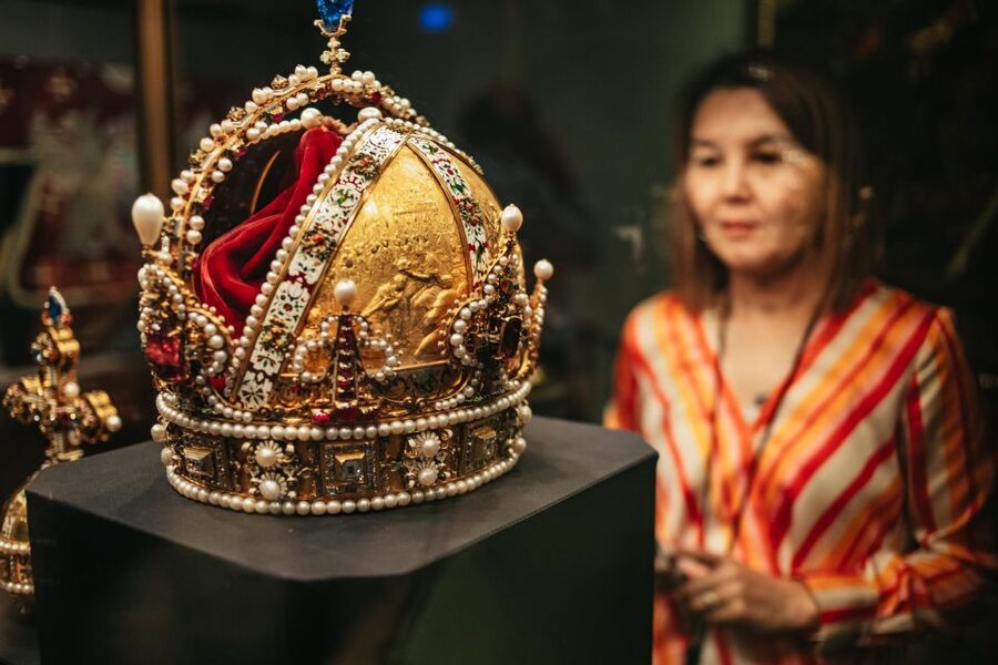 Vienna: Imperial Treasury in the Hofburg Palace - Order of the Golden Fleece: chivalry that shows up in gold and enamel