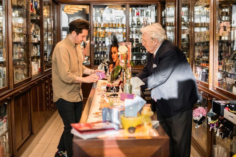 Vienna: KuK Perfumery Filz - Viennese Perfume Tasting - How long it really takes, and how the small-group format feels
