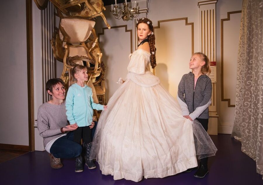 Vienna: Madame Tussauds Admission Ticket - The Sisi Uncovered Experience: Empress Elisabeth without the museum ropes
