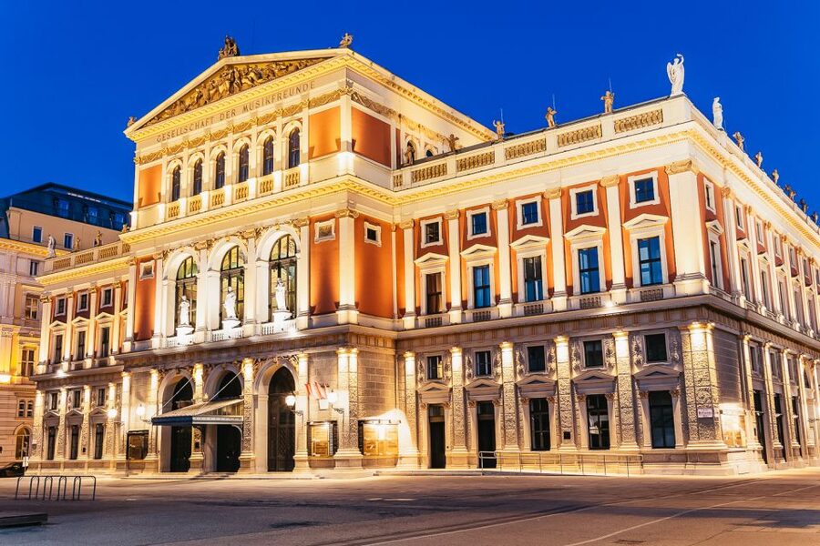 Vienna: Mozart Concert at the Musikverein - Golden Hall - Period costumes and wigs: why the look adds value, not just decoration