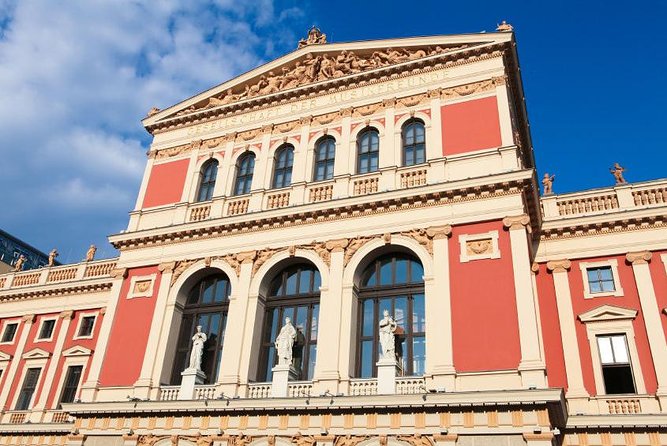Vienna Mozart Concert in Historical Costumes at the Musikverein - The performers: a 30-piece Mozart-only orchestra with period-style costumes