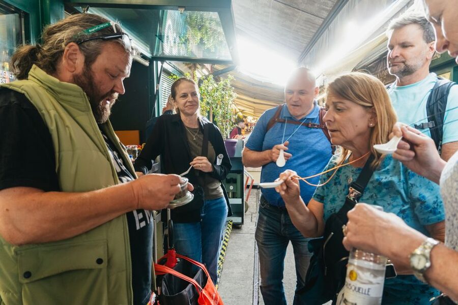 Vienna: Naschmarkt Food Tasting Tour - Pacing, Timing, and How to Handle Vendor Sales Pressure