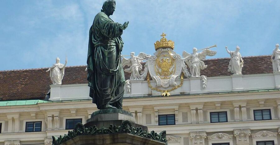 Vienna: Private Guided Walking Tour - Starting at Stephansplatz: a fast way to orient yourself