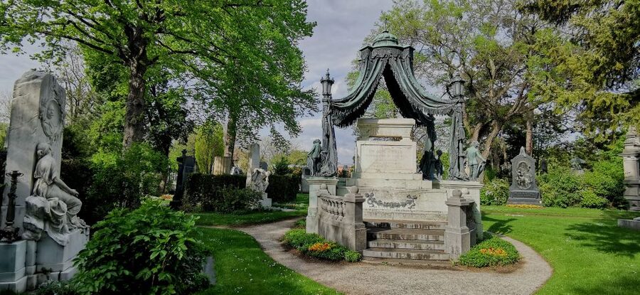 Vienna: Private Walking Tour of the Central Cemetery - Monumental tombs and the “city within a city” feeling