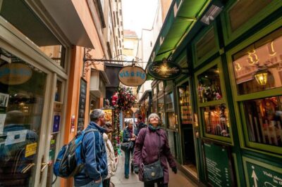 Romantic Old Town 2-Hour Discovery Tour