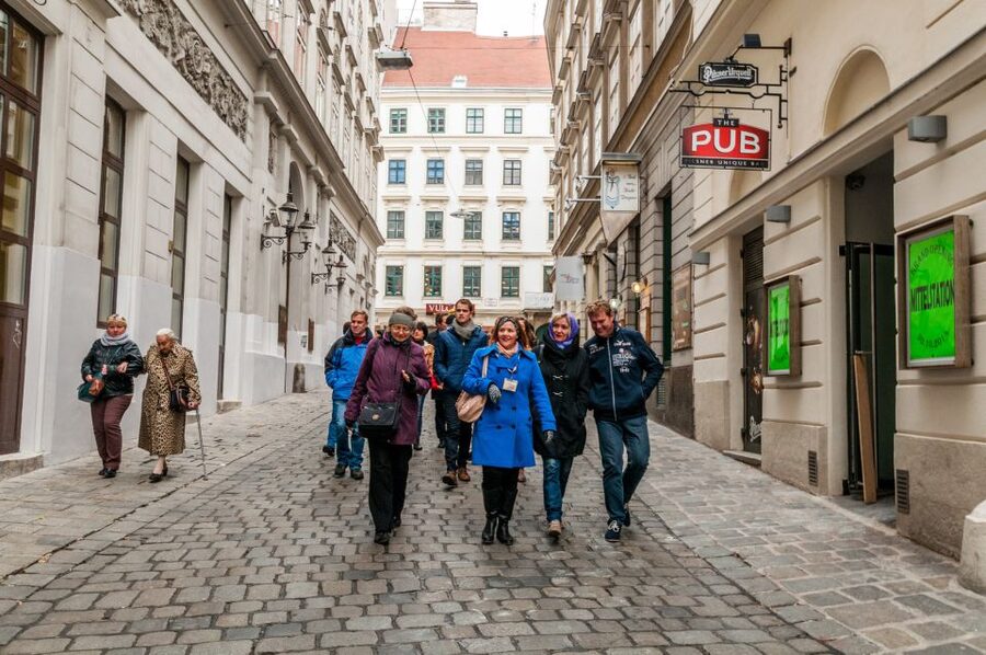 Vienna: Romantic Old Town 2-Hour Discovery Tour - Narrow streets and back courtyards: how the guide turns medieval life into something you can feel