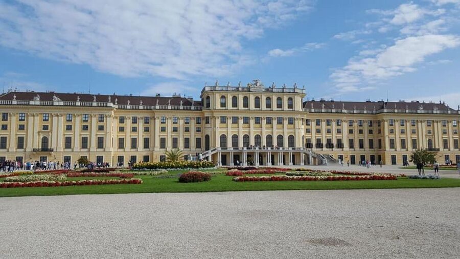 Vienna: Schönbrunn Palace & Christmas Market Walking Tour - Key things to know before you go