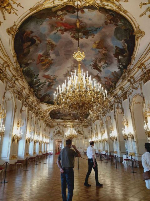 Vienna: Schönbrunn Palace & Christmas Market Walking Tour - A realistic expectation setting: what to watch for