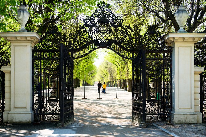 Vienna: Schönbrunn Palace Gardens Private Guided Tour - Price and value: what $163.40 is really paying for