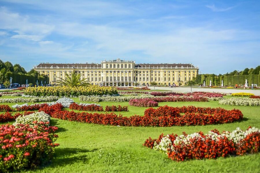 Vienna: Schönbrunn Palace & Gardens Skip-the-Line Tour - How the audio device works, and the headphone tip that saves you