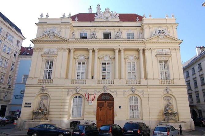 Vienna Secrets Walking Tour to Backyards and Mysterious Locations - Where you meet, where you finish, and why it matters