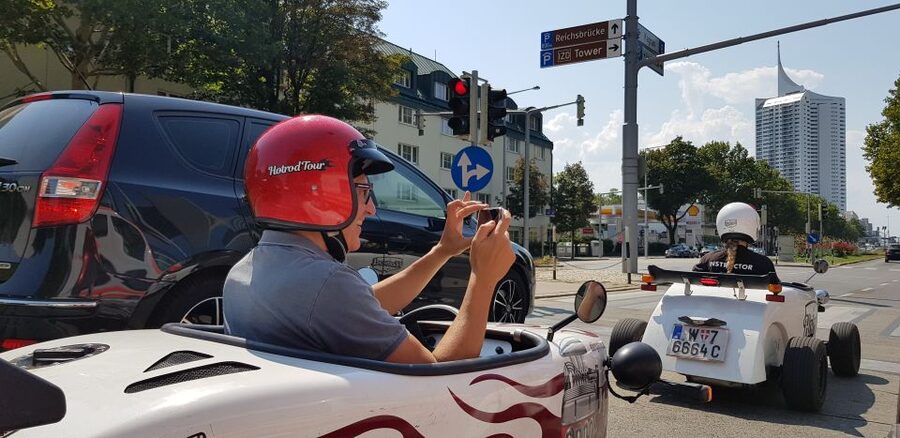 Vienna: Sightseeing Tour in Hotrod - Hofburg and Heroes’ Square photo stop: the wow factor you can recreate later