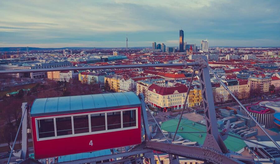 Vienna: Skip-the-cashier-desk-line Giant Ferris Wheel Ride - Enter Wiener Prater Fast With the QR Code Turnstile