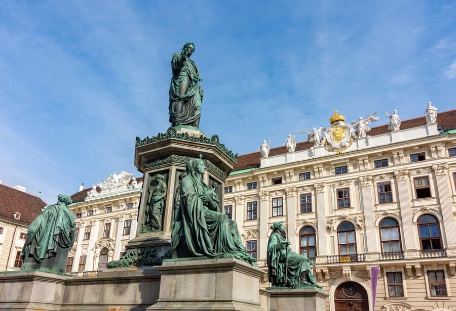 Vienna: Skip-the-Line Hofburg and Empress Sisi Museum Tour - Key things you’ll notice on this Hofburg and Sisi tour