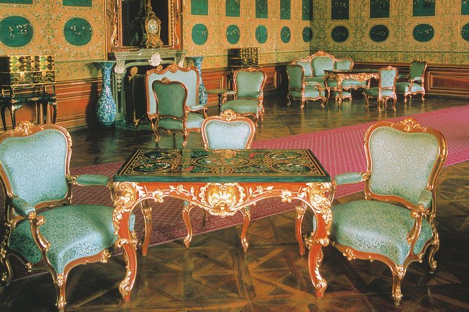 Vienna: Skip the Line Schönbrunn Palace and Gardens Guided Tour - Stop 1: the Schönbrunner Gardens intro that sets up the palace