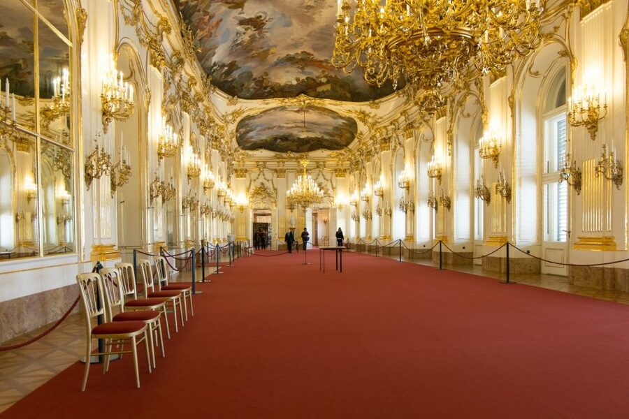 Vienna: Skip-the-Line Schönbrunn Palace & Gardens Tour - Logistics that can make or break your morning