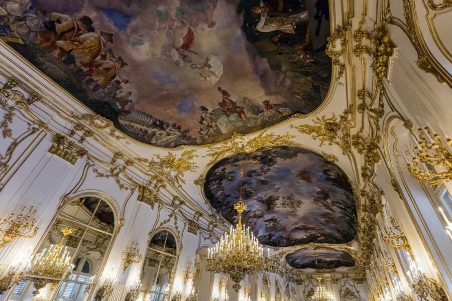 Vienna: Skip-the-Line Schönbrunn Palace & Gardens Tour - Guides, headsets, and why the best tours feel effortless