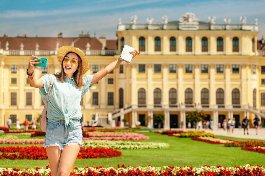 Vienna: Skip-the-Line Schönbrunn Palace & Gardens Tour - Stop 1: Café Gerstner, then straight into the palace flow