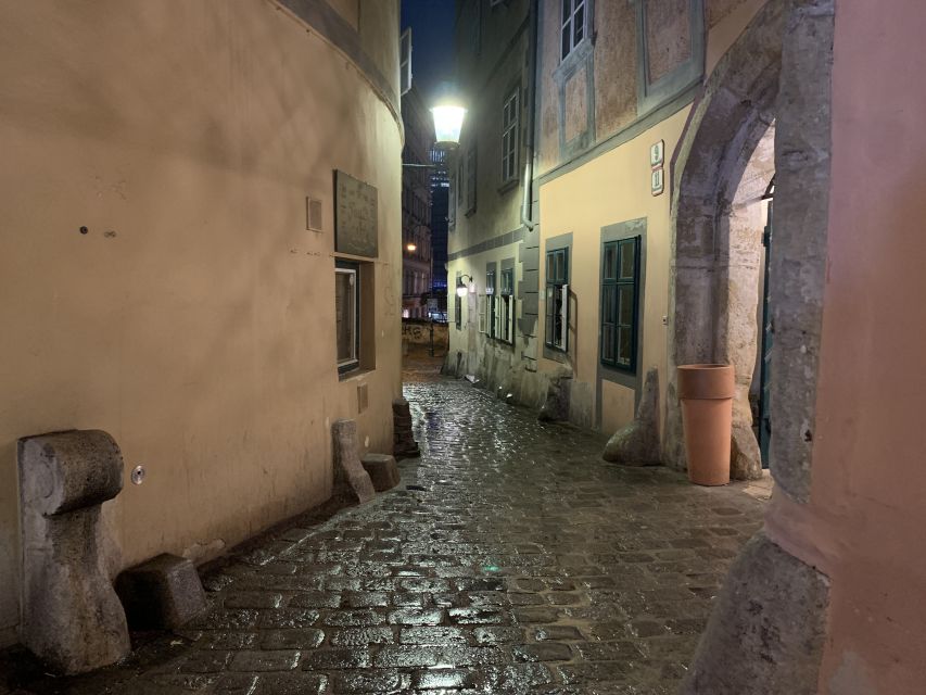 Vienna: Spooky Ghost Tour in English - A 90-minute ghost story with a real start and a real ending