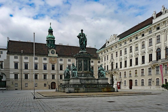 Vienna: The Great Plague Exploration Game - Bäckerstraße courtyards and the puzzle mural on No. 2