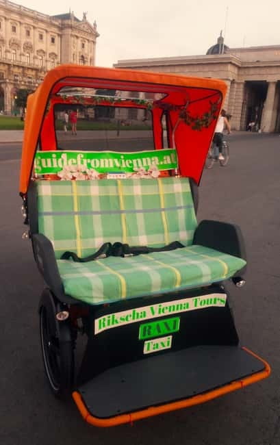 Vienna: Tour with locals in RAXI electric rickshaw - How a heated, two-seat e-rickshaw changes sightseeing in Vienna